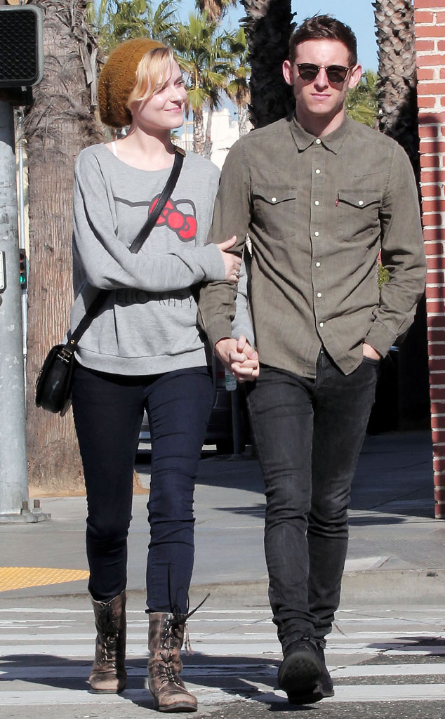 Evan Rachel Wood Slams Pregnancy Rumors E Online Ca Evan Rachel Wood Slams Pregnancy Rumors E Online Ca